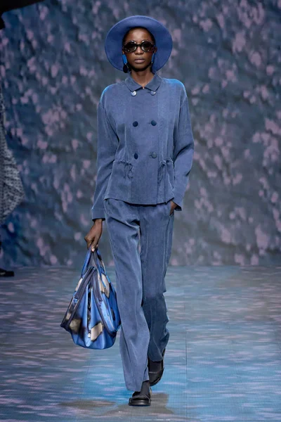 Look 11